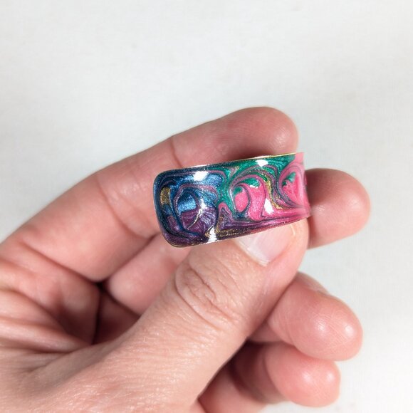 Swirl enamel half hoop earrings and link bracelet in Pink/ Green/ Purple/ Blue - Picture 8 of 10